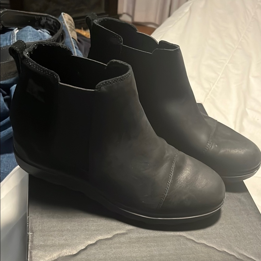 Sorel Evie II Chelsea Black Ankle Boots